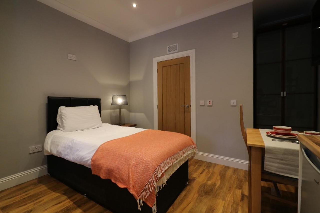 Signature - Linden Cottage Room 2 Airdrie Bagian luar foto